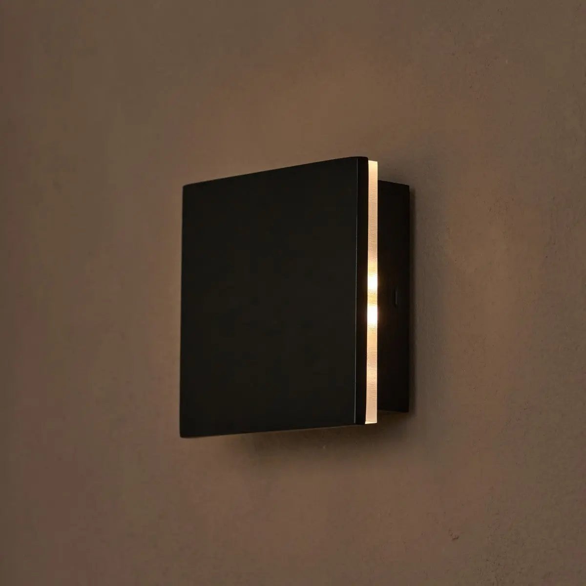 Lane Black kabellose Wandleuchte – wiederaufladbare und dimmbare Lampe aus Naturholz