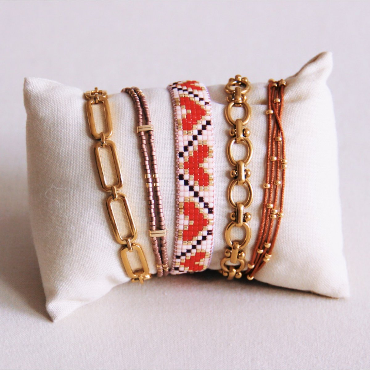Längliches verknüpftes Armband