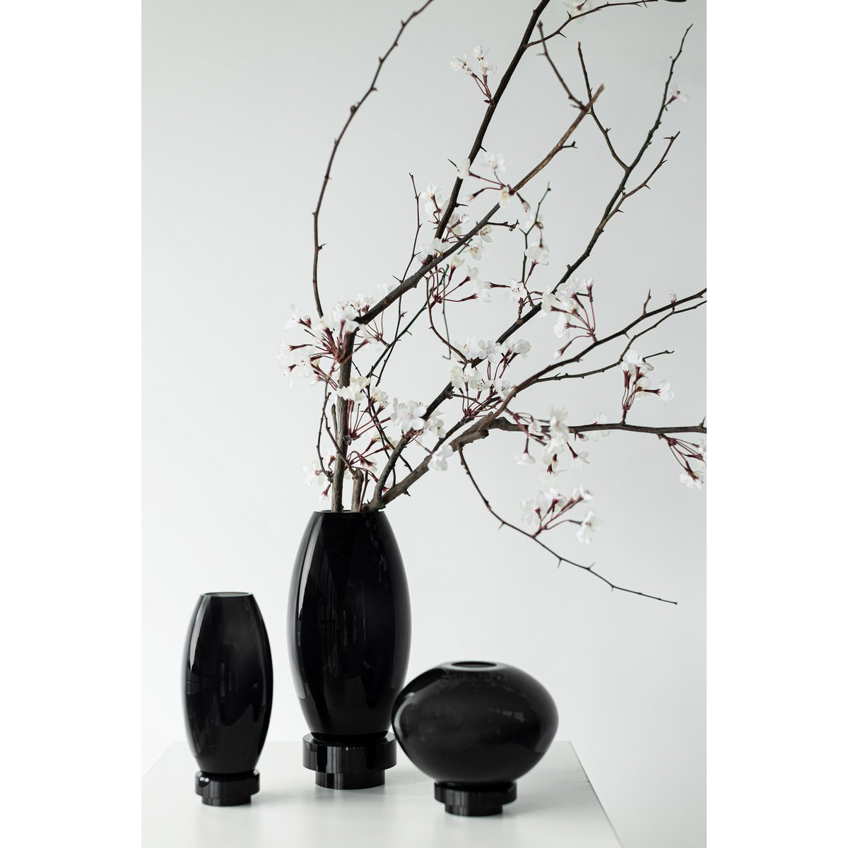 Kleine moderne Vase, innovatives Design, Rückseite aus hochwertigem Glas. RUD15ZW