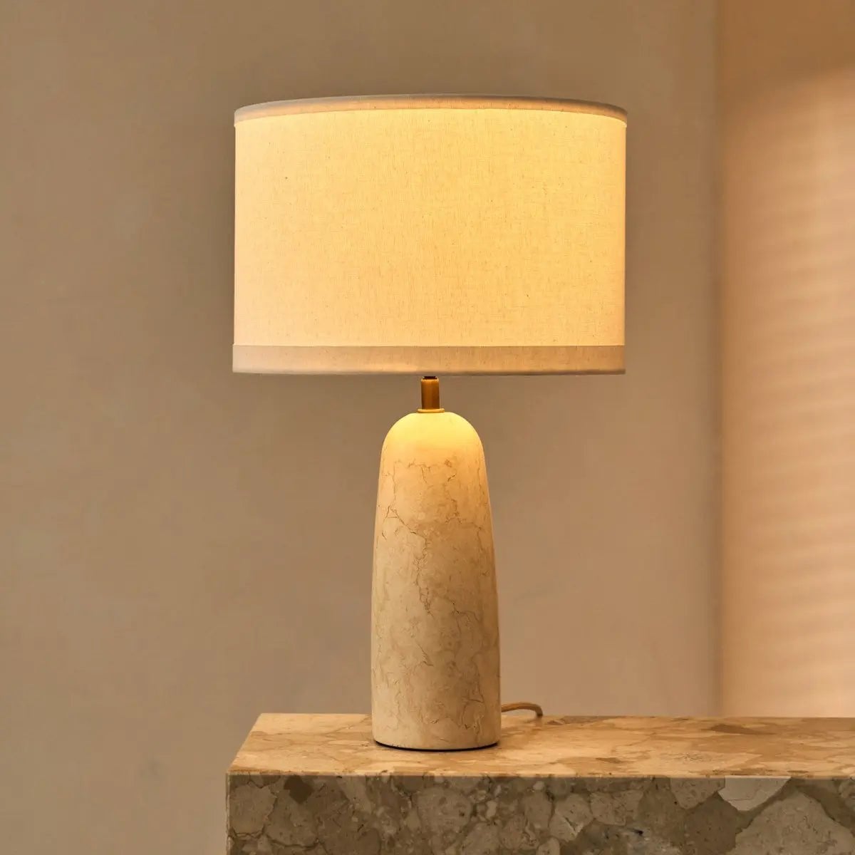 Charlotte Marmorlampe | Baumwollschirm und elegante Beleuchtung