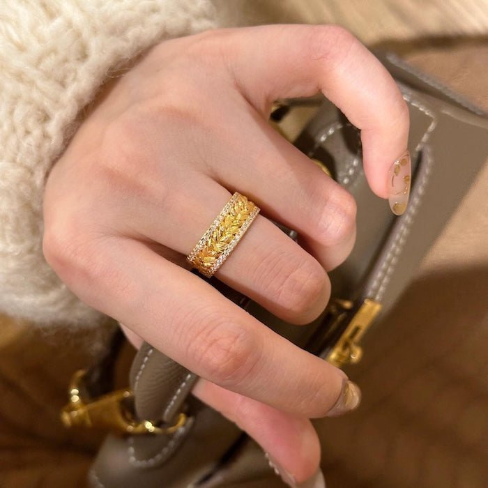 Goldene Ohren des Weizendesignrings und Halskette