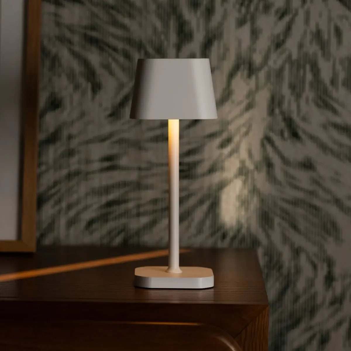 Ava Weiße wiederaufladbare Tischlampe | Stilvolle, kabellose und dimmbare Beleuchtung