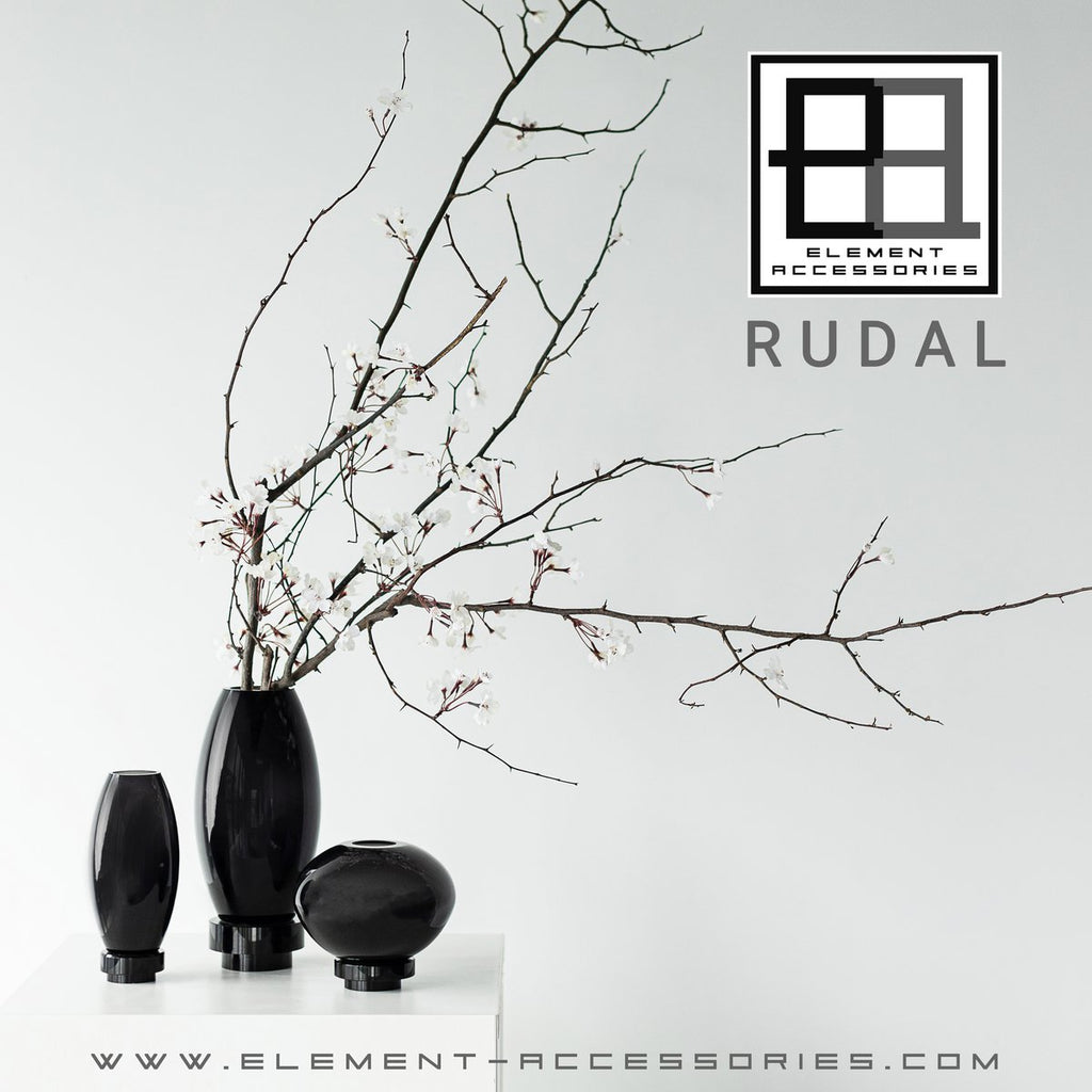 Kleine moderne Vase, innovatives Design, Rückseite aus hochwertigem Glas. RUD15ZW
