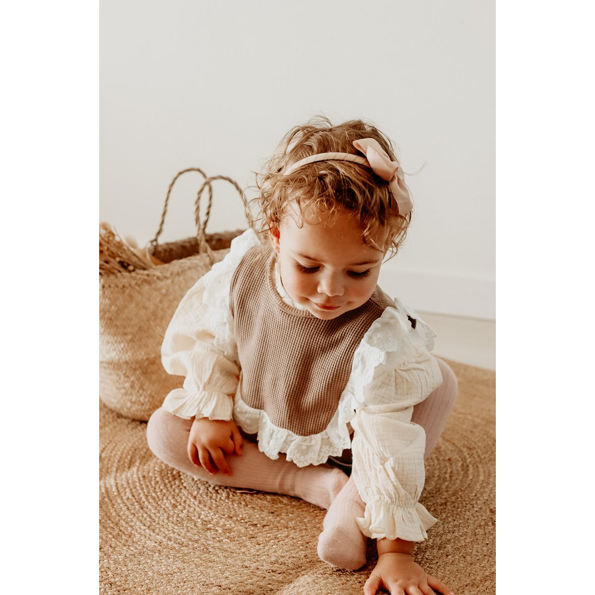 Lottie Lätzchen mit Spitze