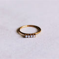Minimalistischer Ring mit Perlenstab