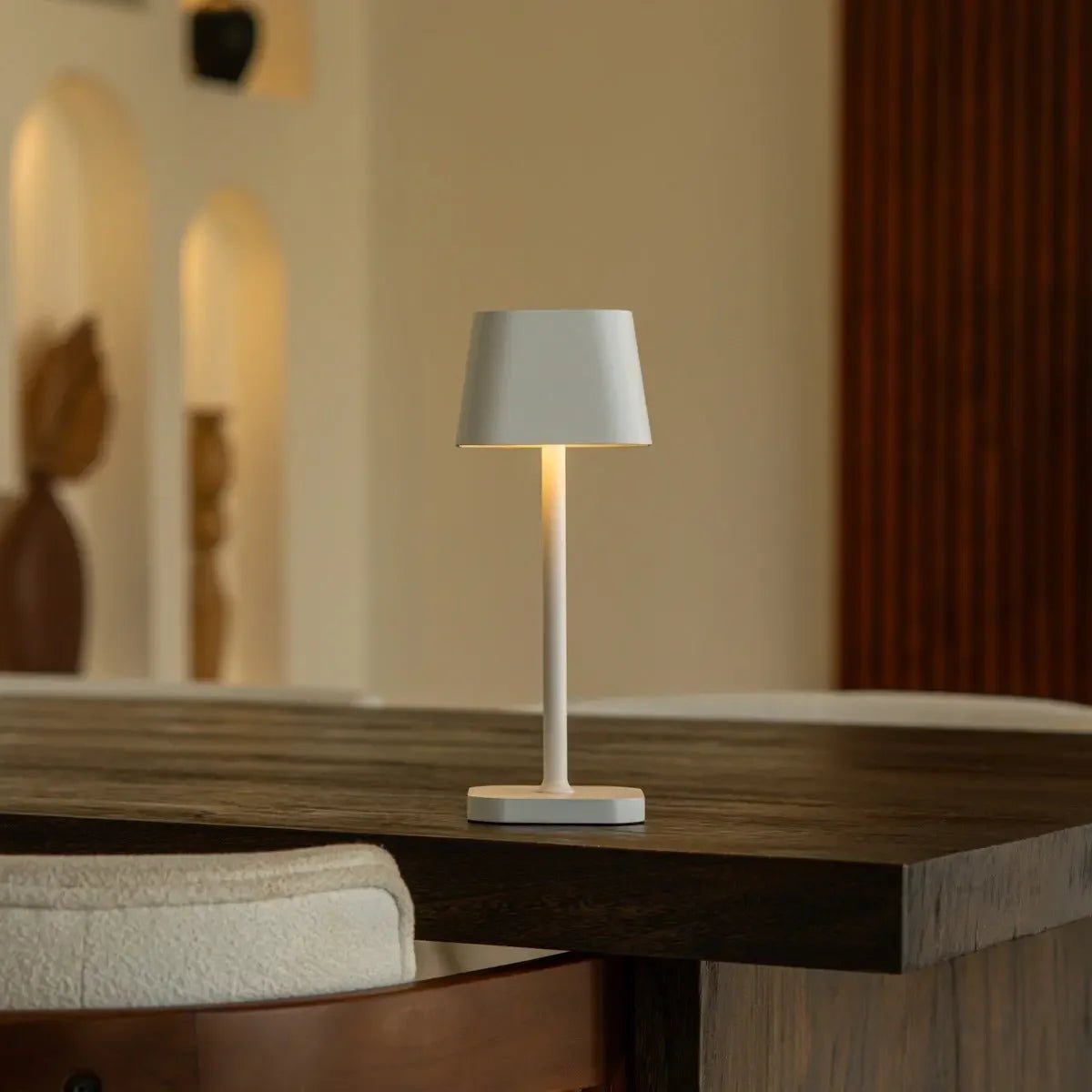 Ava Weiße wiederaufladbare Tischlampe | Stilvolle, kabellose und dimmbare Beleuchtung
