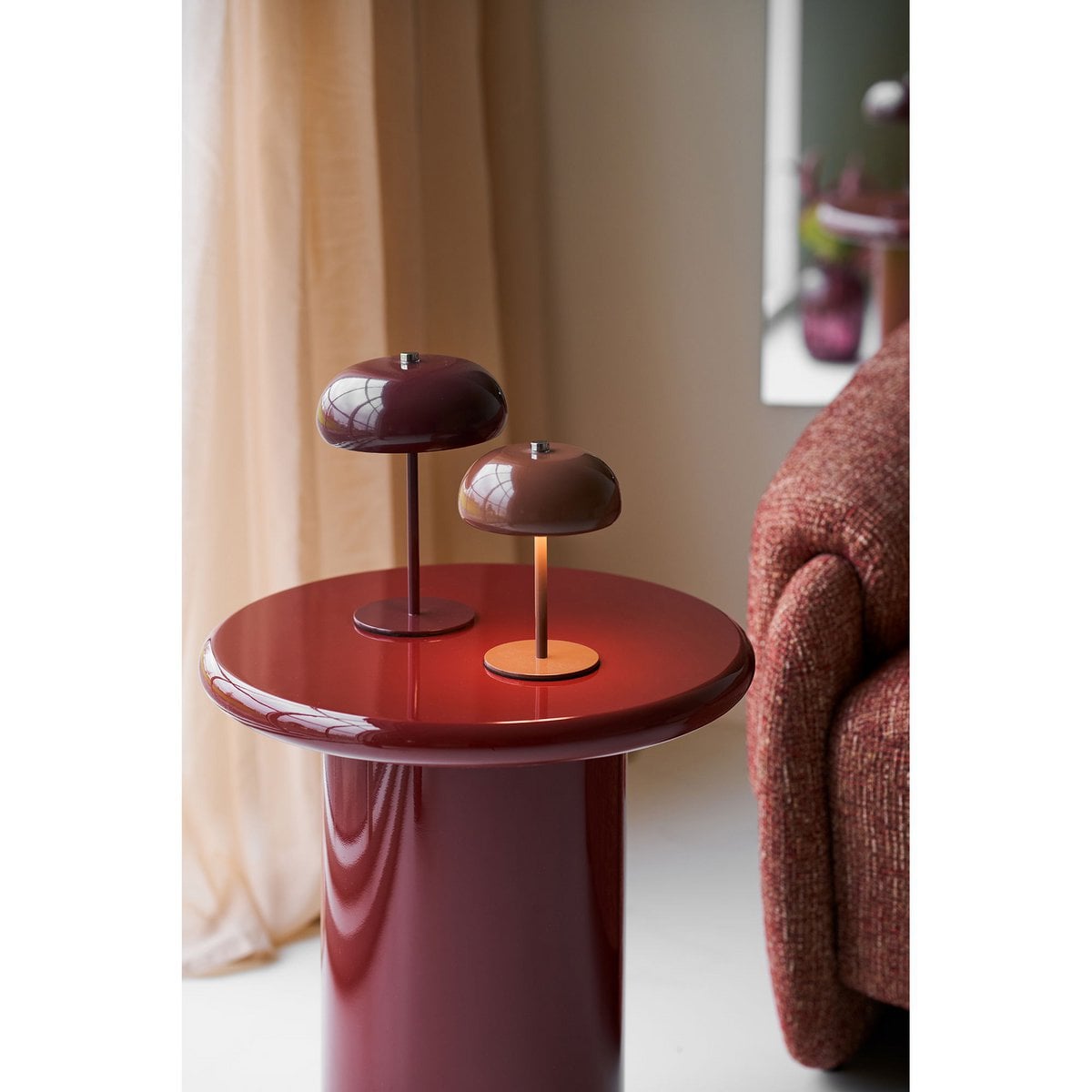 Otago Side Table Bordeaux Seitenansicht