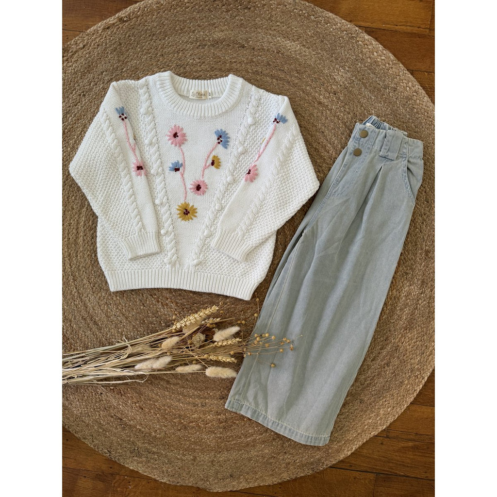Millie Weißer Pullover mit Blumenstickerei