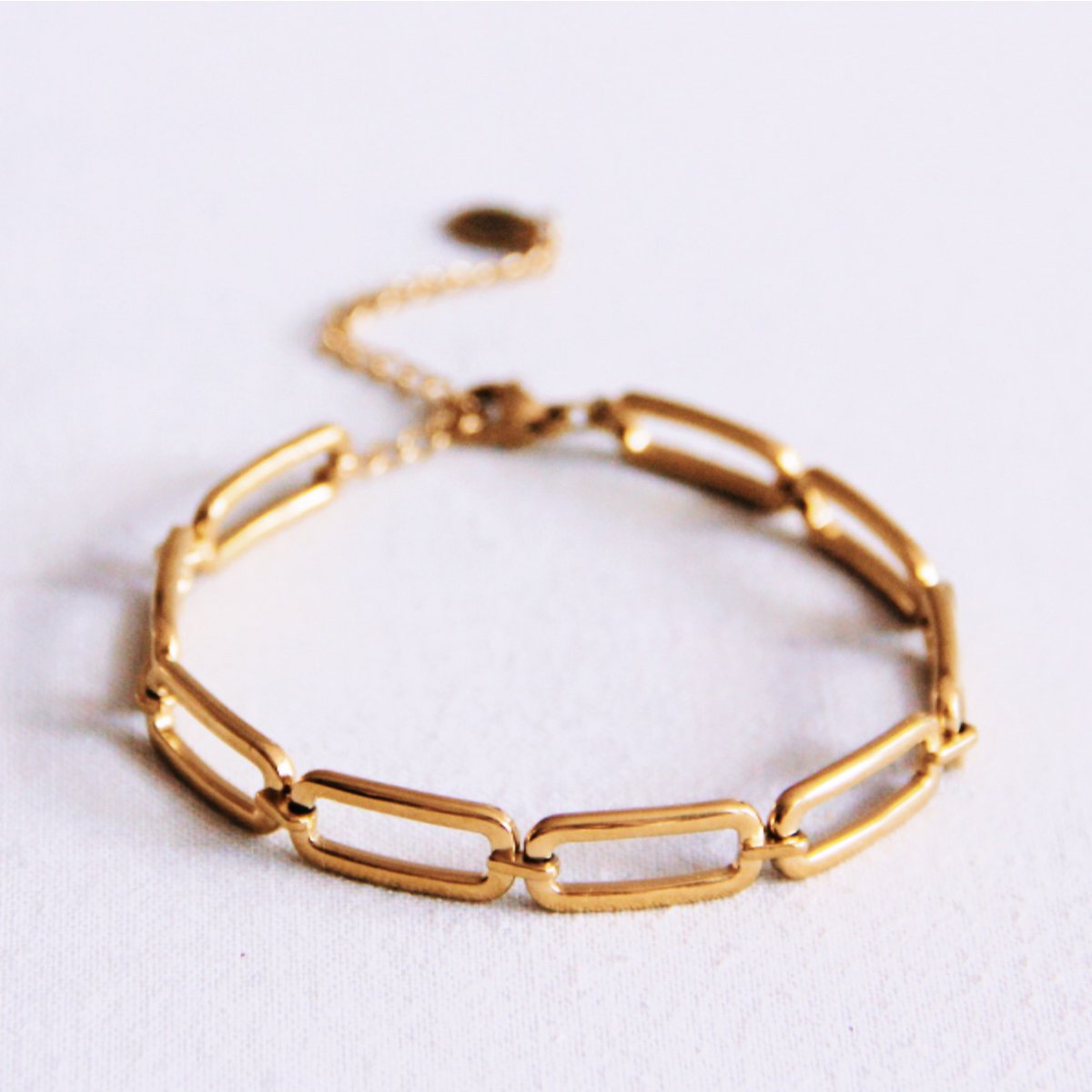 Längliches verknüpftes Armband