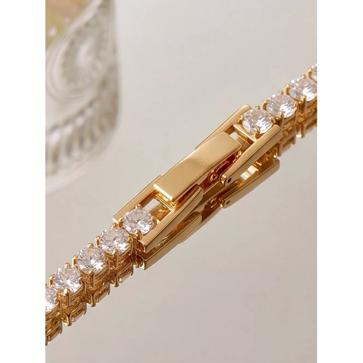 Zeitloses Tennisarmband im Diamant-Look