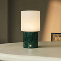 Cuyp Green – Verde Alpi Marmor Wiederaufladbare Tischlampe | Kabellos, über USB wiederaufladbar und bis zu 100 Stunden Licht