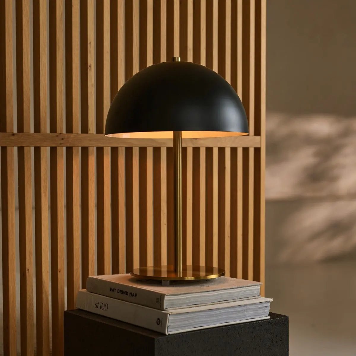 Lola Gold & Schwarz Tischlampe | Elegantes Metalldesign