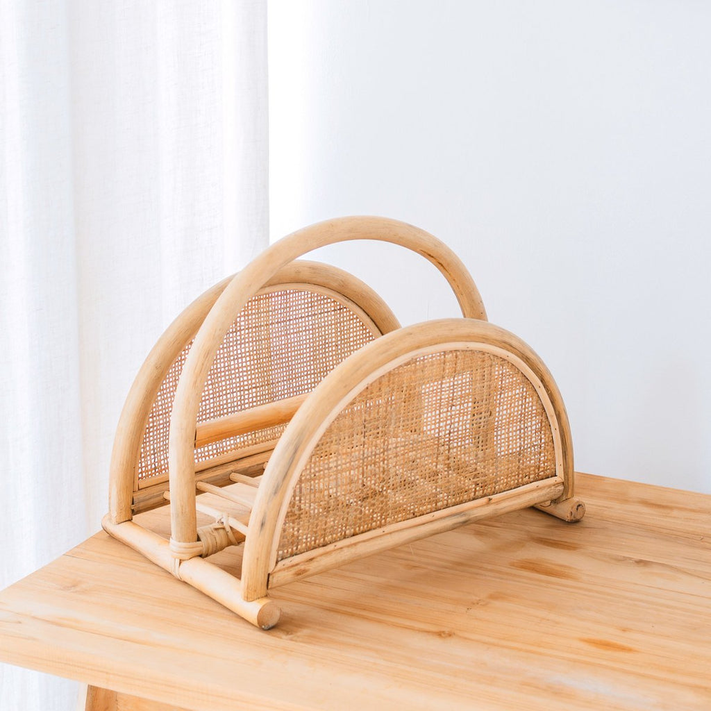 Handgefertigter Rattan-Zeitungsständer ALOR 40cm in Natur-Beige
