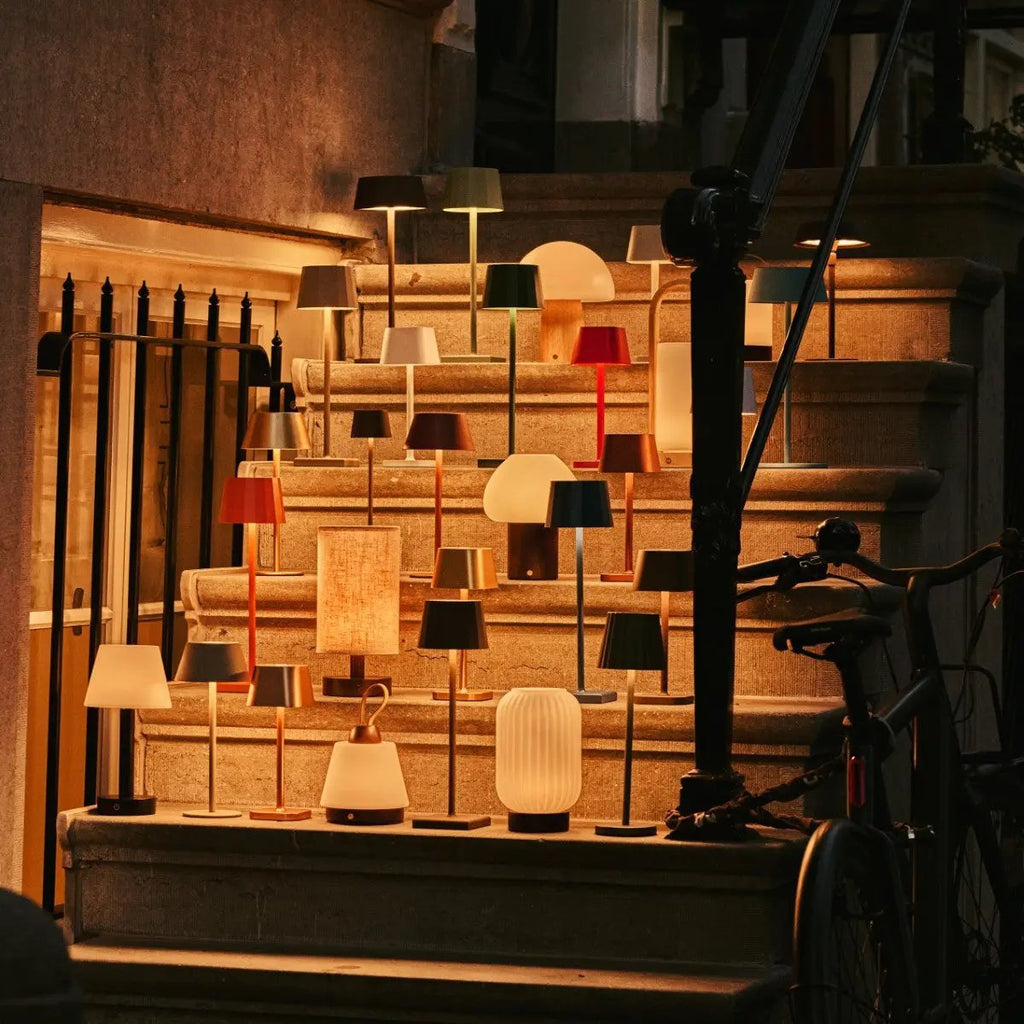 Fynn Dunkelbraune Holzlampe | Wiederaufladbar, dimmbar und stilvoll