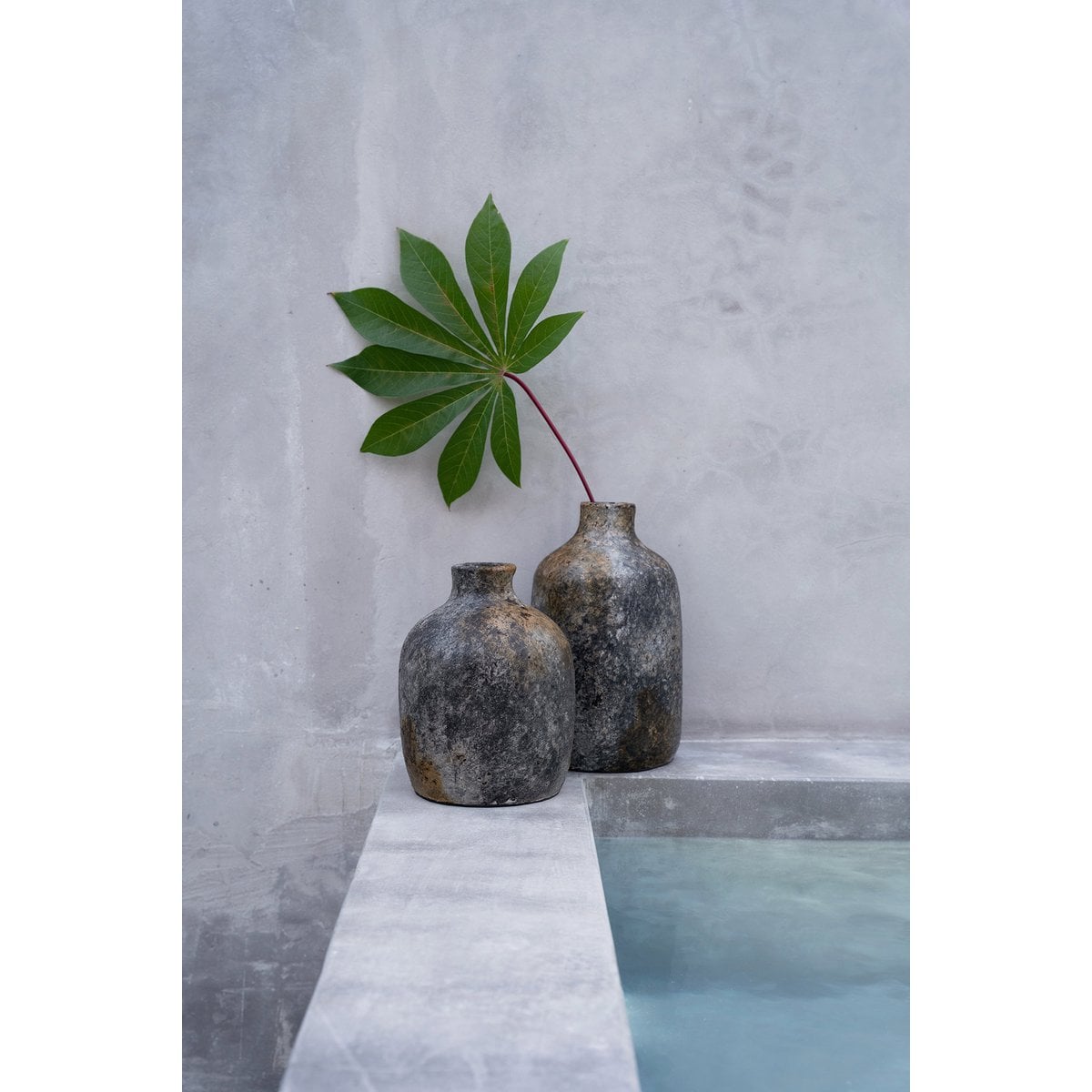 Die edle Vase – Antikgrau – L