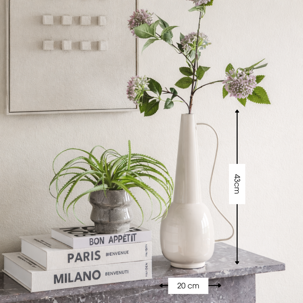 Tosno Vase cremeweiß – Seitenansicht mit eleganten Henkeln