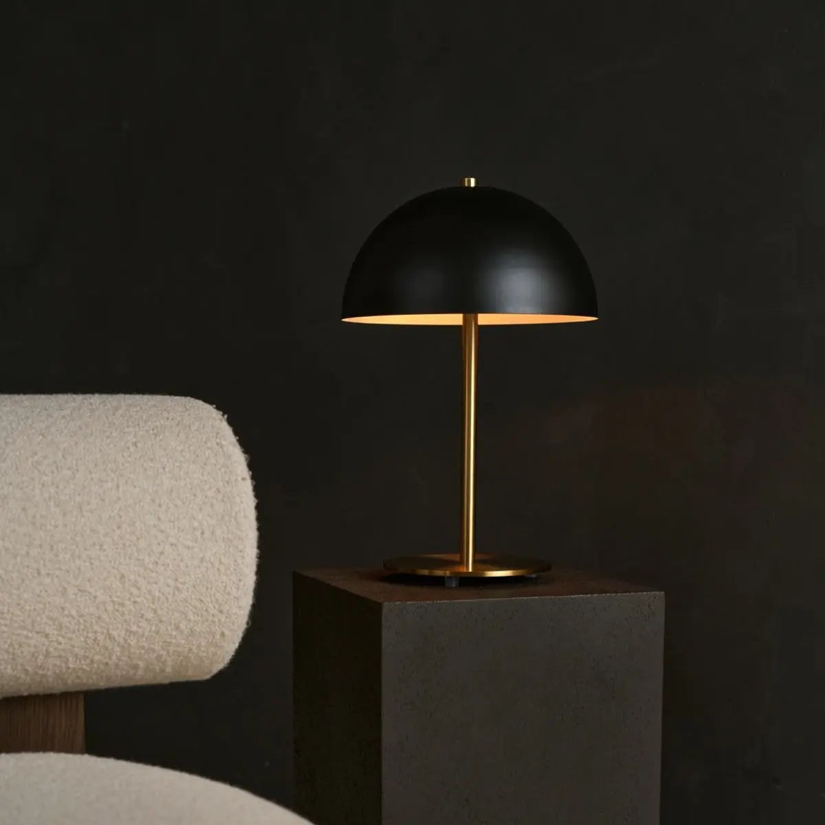 Lola Gold & Schwarz Tischlampe | Elegantes Metalldesign