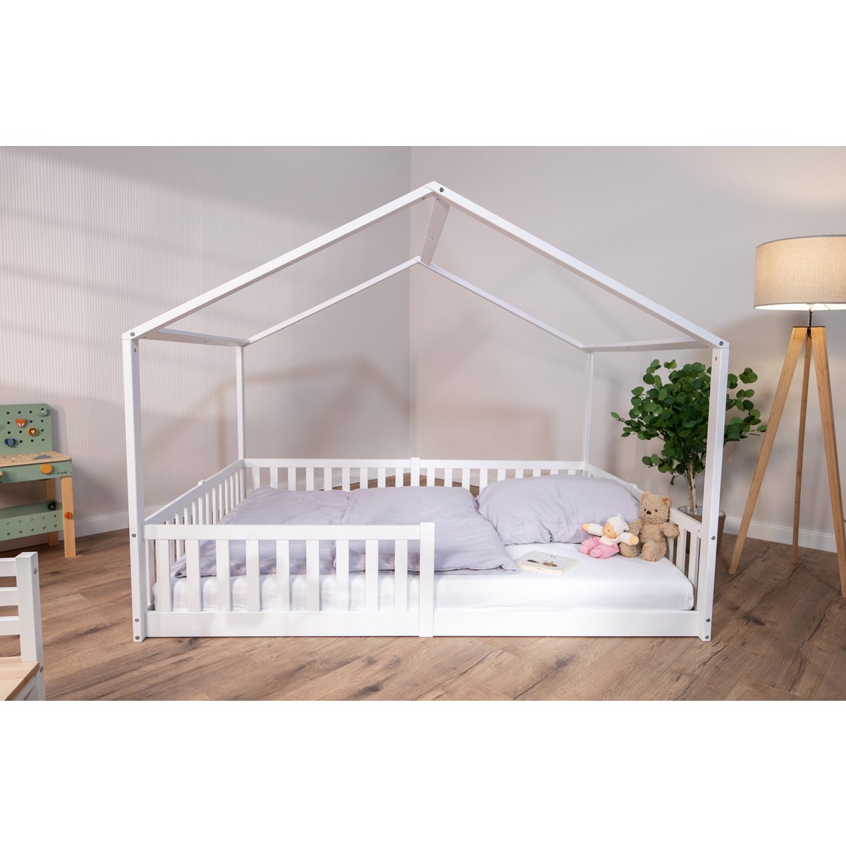 tiSsi® Bodenbett / Hausbett ENNO 140x200 cm Buche WEISS inkl. opt. Dach