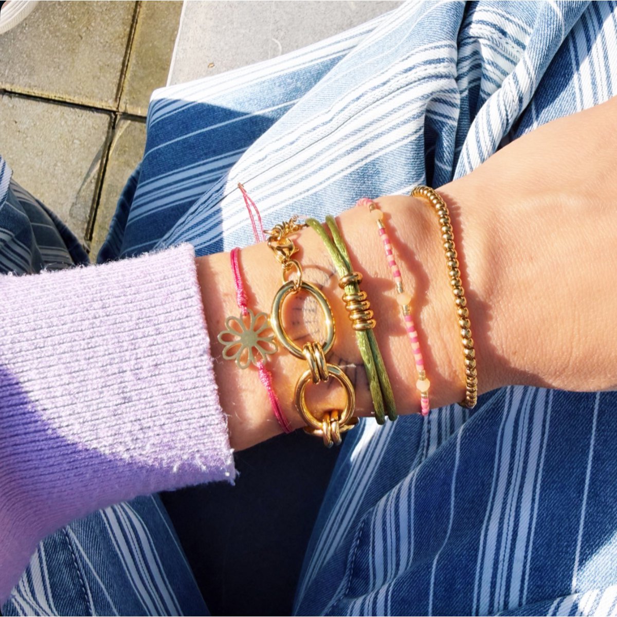 Satinarmband mit Ringen – grün/gold