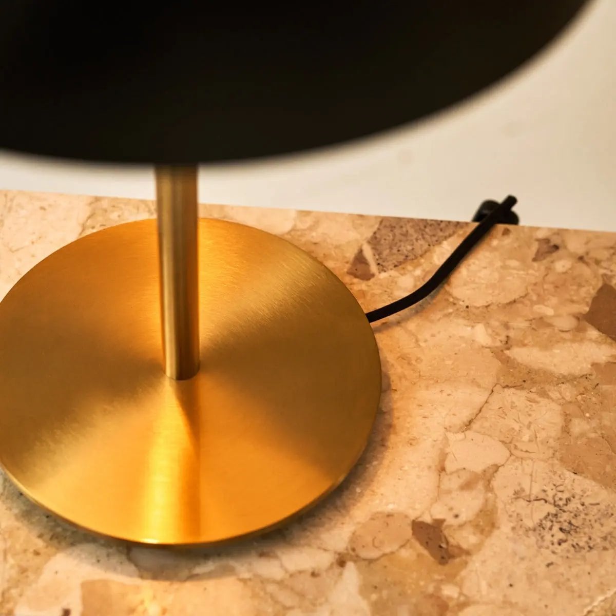 Lola Gold & Schwarz Tischlampe | Elegantes Metalldesign