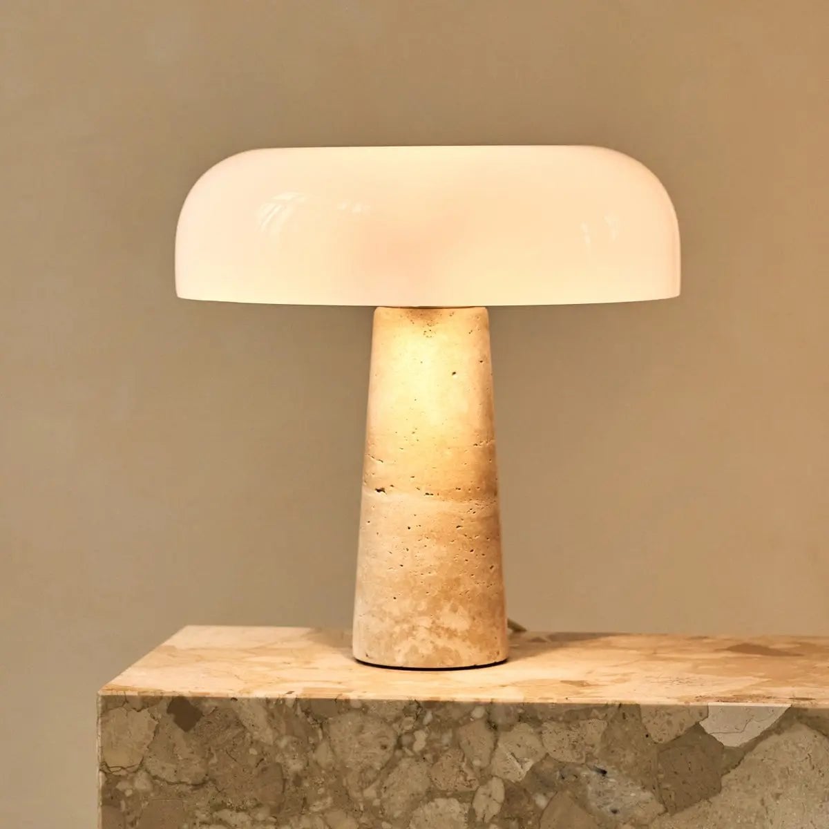 Emily Travertinlampe | Elegantes Design mit Glasschirm