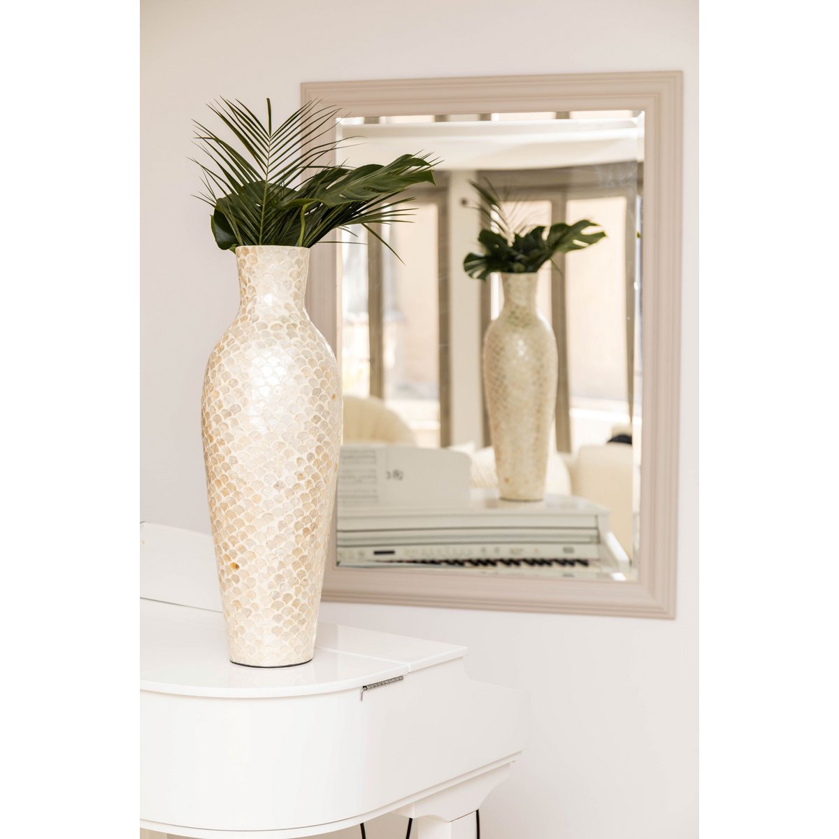Große perlweiße Bodenvase 70 cm hoch - stilvolle moderne Wohndekoration