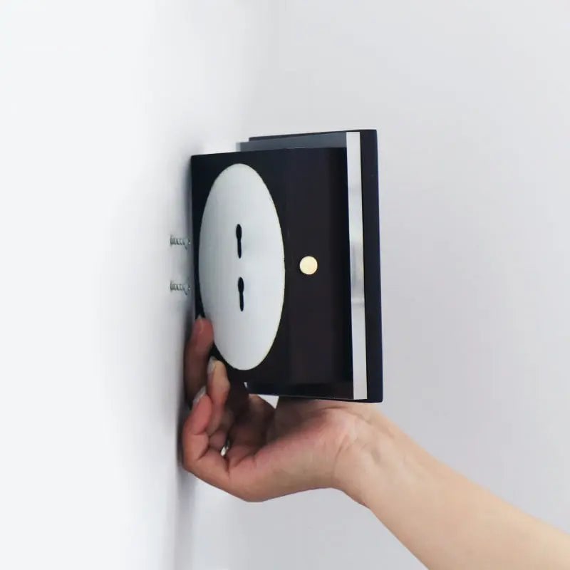 Lane Black kabellose Wandleuchte – wiederaufladbare und dimmbare Lampe aus Naturholz