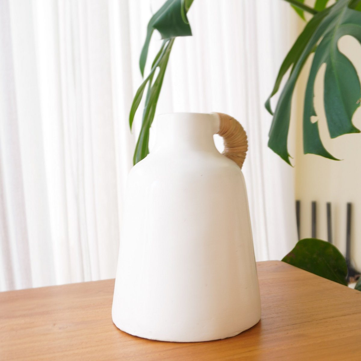 Tonvase weiß mit Trockenblumen - Boho Deko