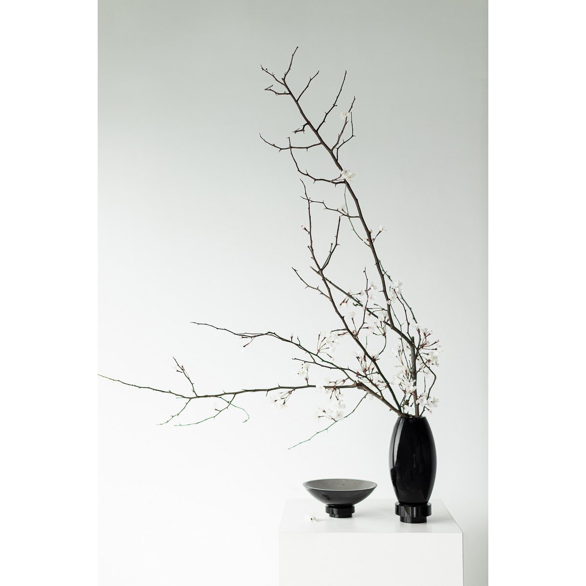 Kleine moderne Vase, innovatives Design, Rückseite aus hochwertigem Glas. RUD15ZW
