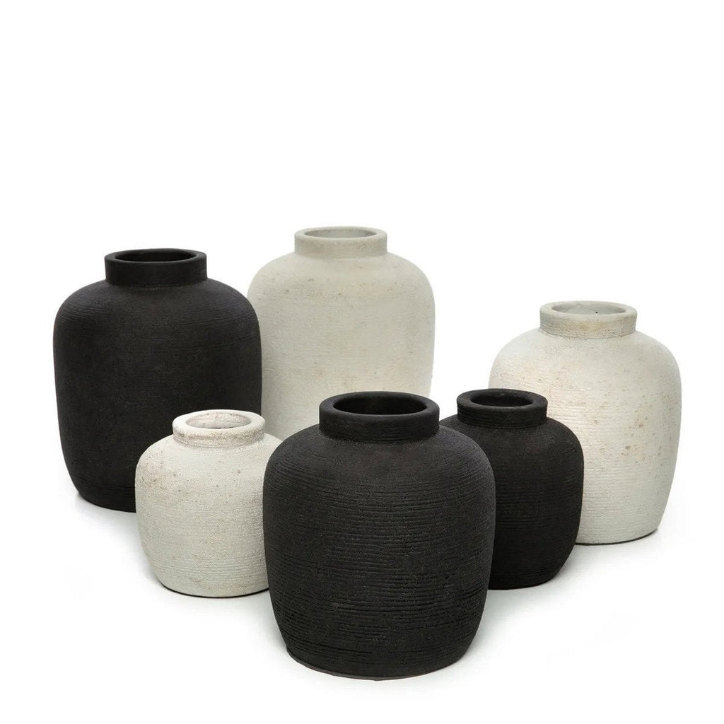 Schwarze Peaky Vase groß - stilvolle Wohndekoration für frische und getrocknete Blumen