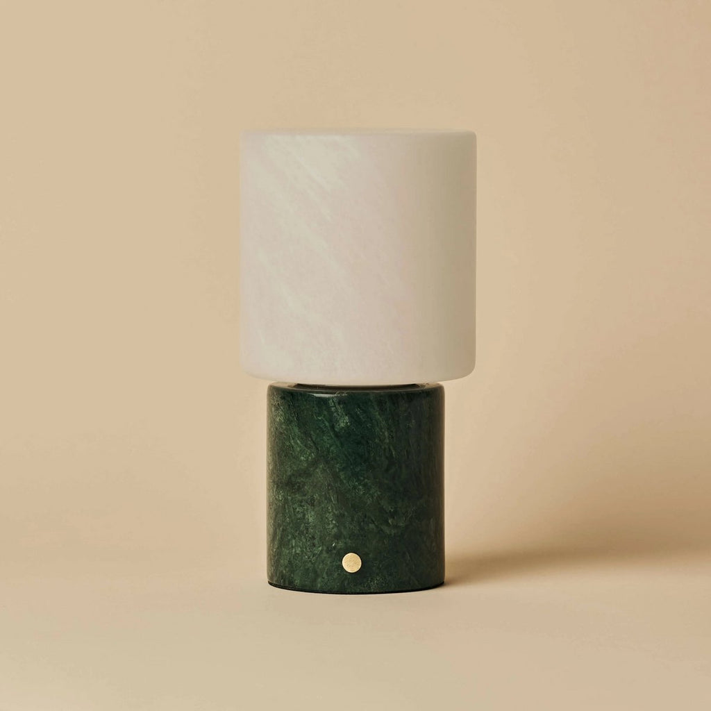 Cuyp Green – Verde Alpi Marmor Wiederaufladbare Tischlampe | Kabellos, über USB wiederaufladbar und bis zu 100 Stunden Licht