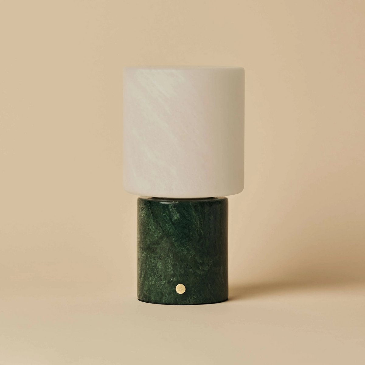 Cuyp Green – Verde Alpi Marmor Wiederaufladbare Tischlampe | Kabellos, über USB wiederaufladbar und bis zu 100 Stunden Licht