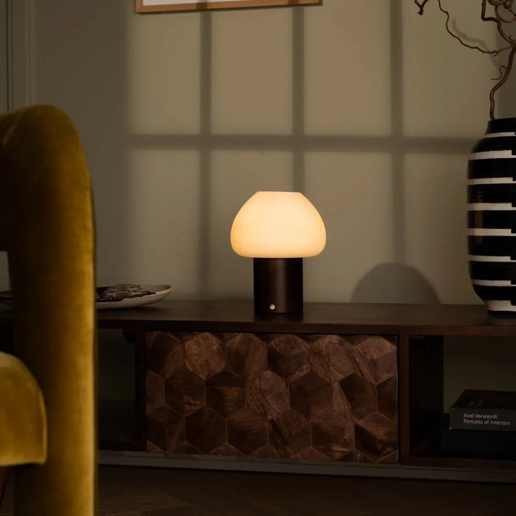 Fynn Dunkelbraune Holzlampe | Wiederaufladbar, dimmbar und stilvoll
