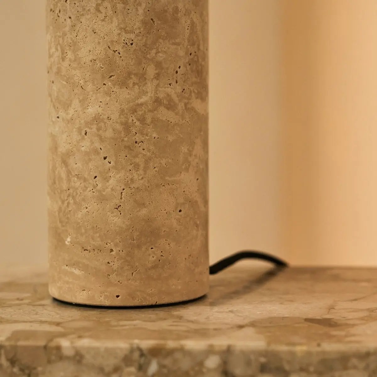 Nicolaas Travertinlampe | Elegantes und zeitloses Design