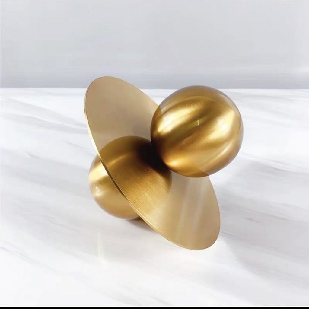Moderne und schlichte kugelförmige Metallornamente für Zuhause und Wohnzimmer. Größe: 20 cm x 20 cm
