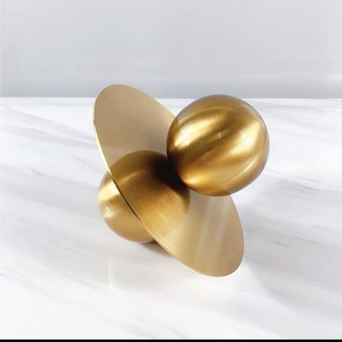 Moderne und schlichte kugelförmige Metallornamente für Zuhause und Wohnzimmer. Größe: 20 cm x 20 cm