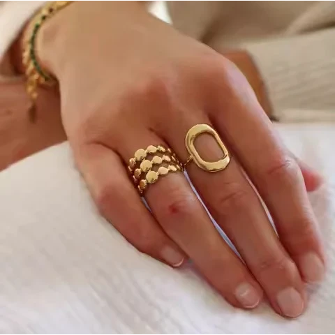 LOUIZ 3-lagiger Ring mit Kugeln