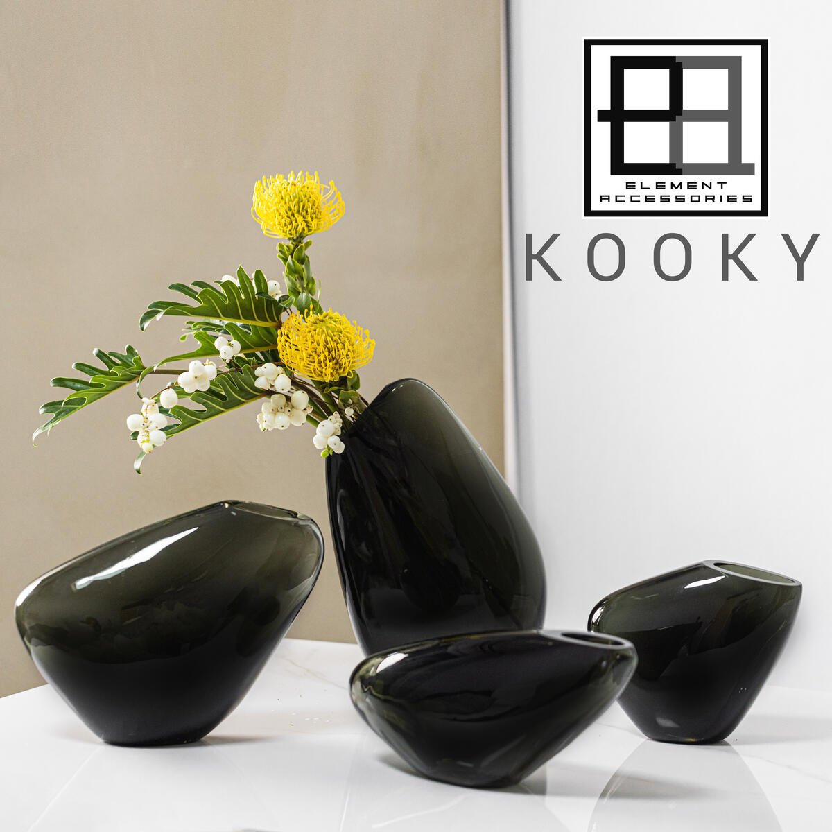 Langgestreckte Luxus-Glasvase mit innovativem organischem Design, KOOKY13GR