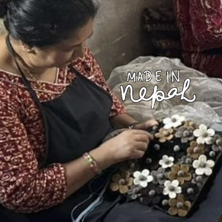 Luna -Leena Kids Handtaschenblumen - grau - Wolle Filz - handgefertigt in Nepal