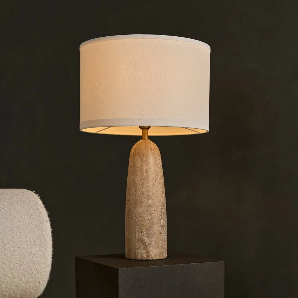 Isla Travertinlampe | Baumwollschirm und zeitloses Design H:63cm