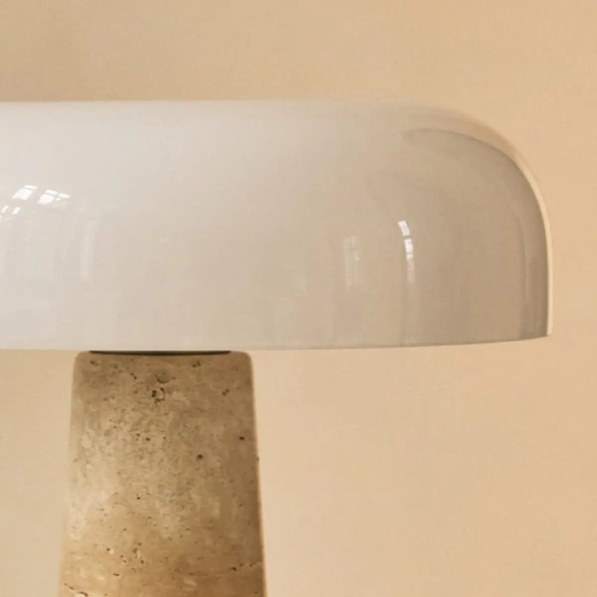 Emily Travertinlampe | Elegantes Design mit Glasschirm