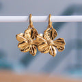 Edelstahl-Creolen mit XL-Blume – Gold