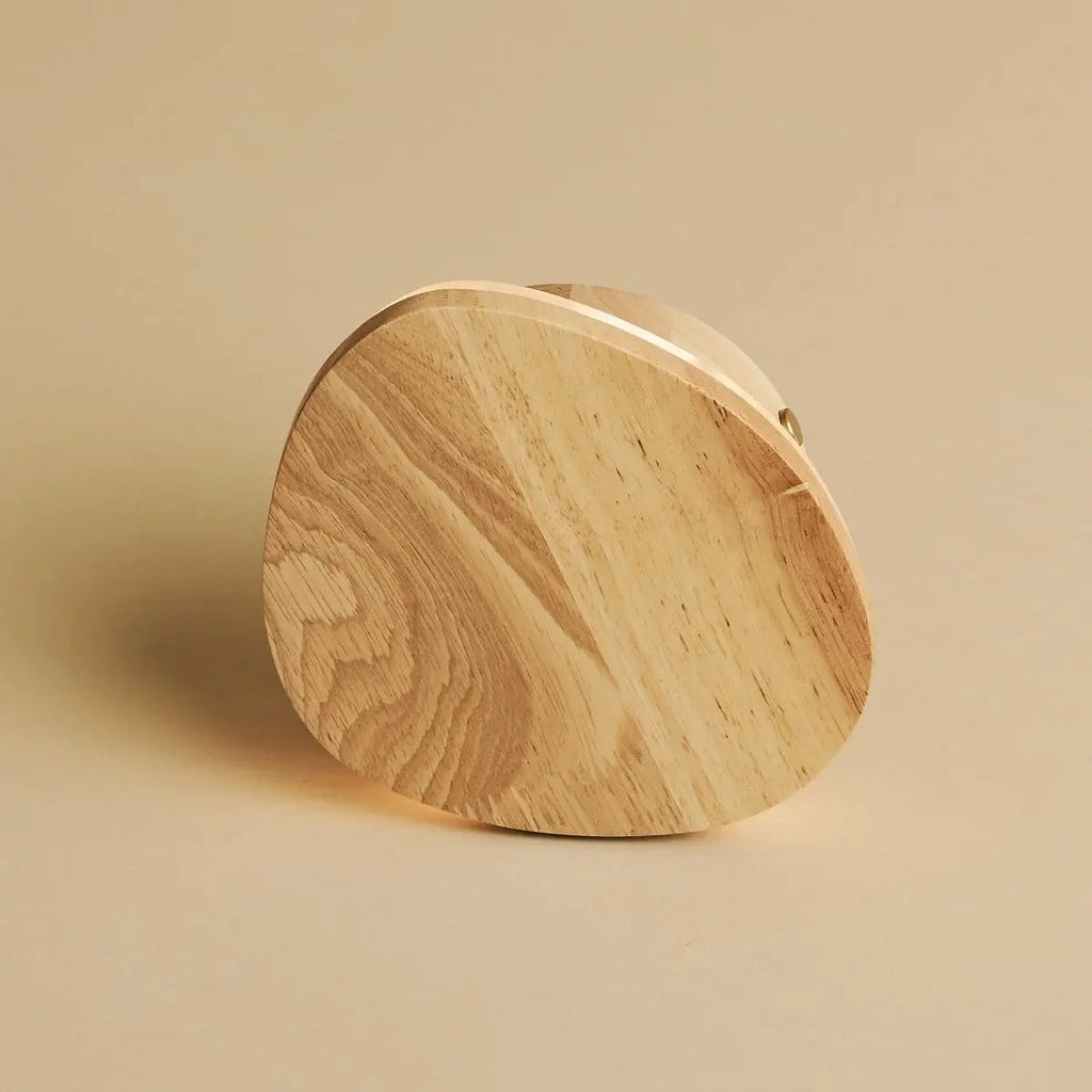 Lulu Wandleuchte Seitenansicht – Hellbraunes Holzdesign