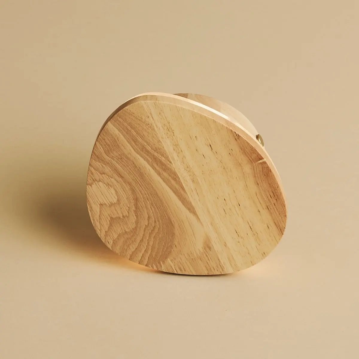 Lulu Wandleuchte Seitenansicht – Hellbraunes Holzdesign