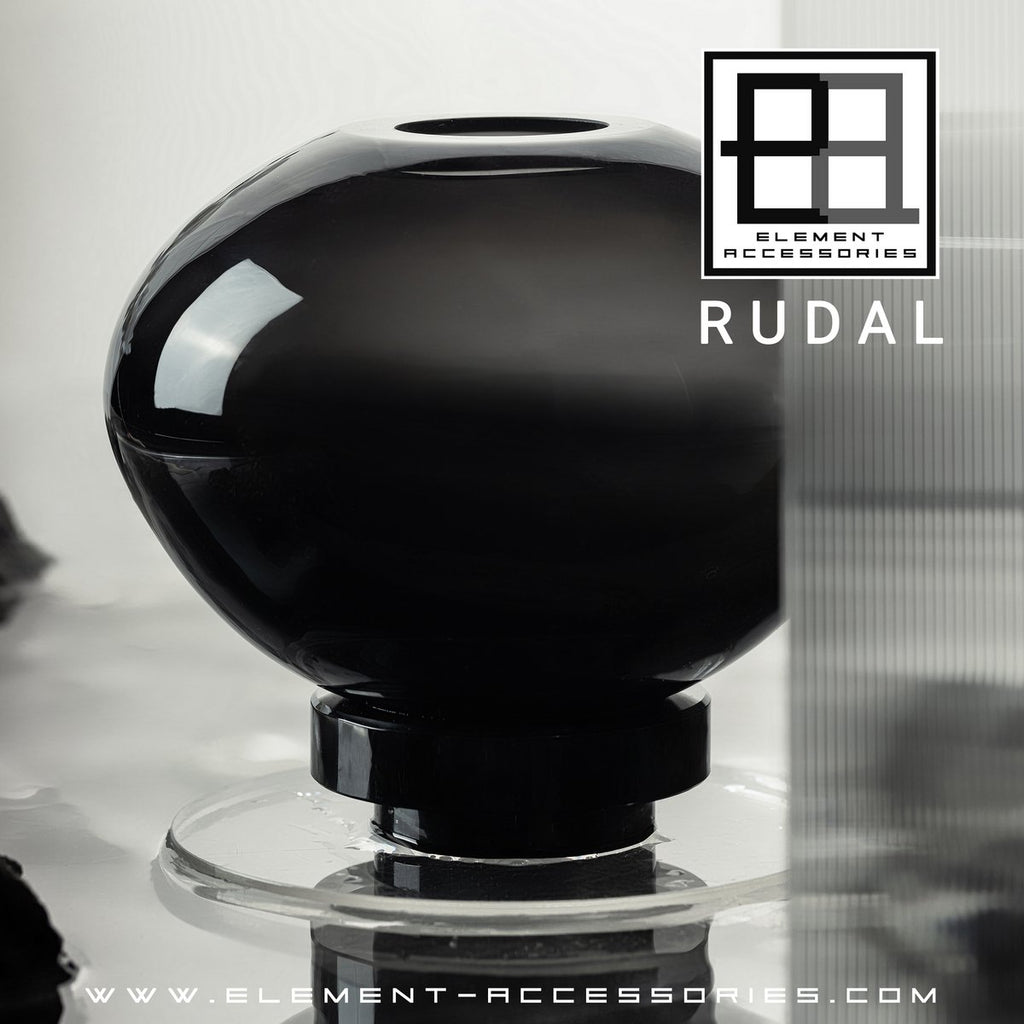 Kleine moderne Vase, innovatives Design, Rückseite aus hochwertigem Glas. RUD15ZW