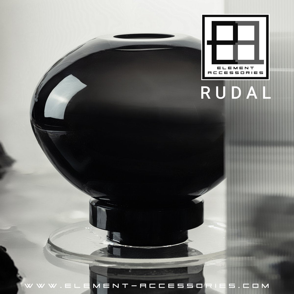Kleine moderne Vase, innovatives Design, Rückseite aus hochwertigem Glas. RUD15ZW