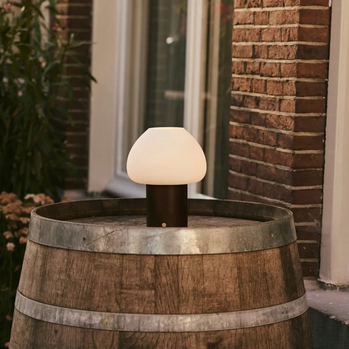 Fynn Dunkelbraune Holzlampe | Wiederaufladbar, dimmbar und stilvoll