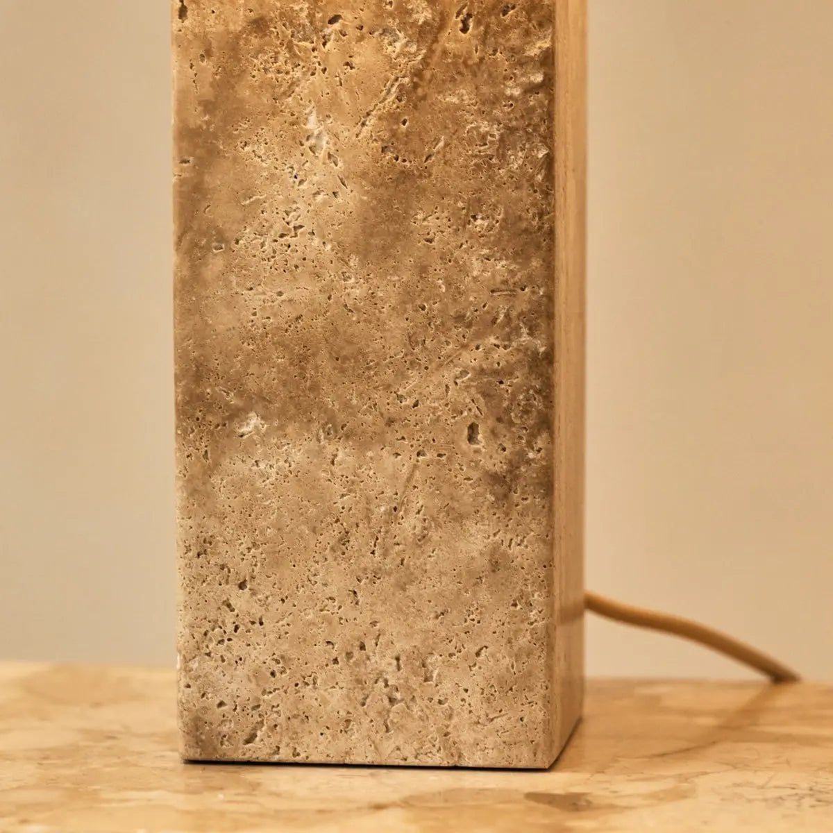 Rosie Travertinlampe | Baumwollschirm und elegantes Design H:49cm