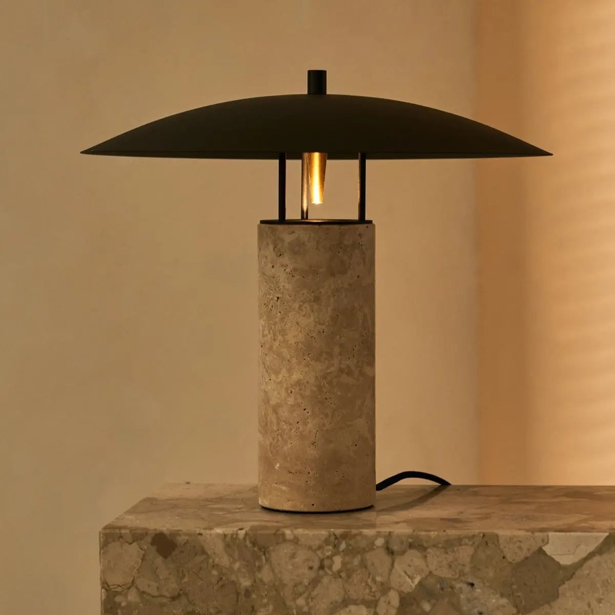 Nicolaas Travertinlampe | Elegantes und zeitloses Design