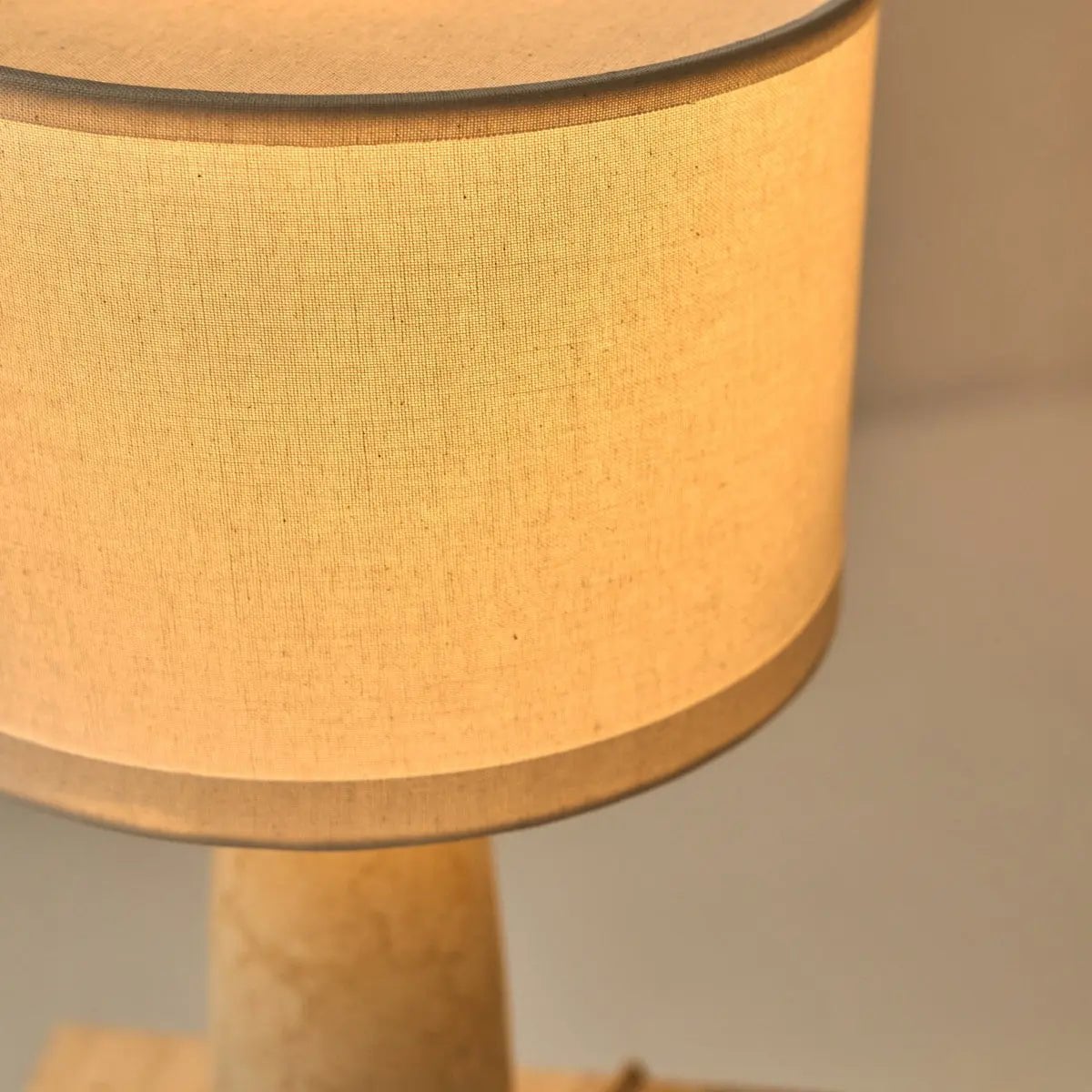 Charlotte Marmorlampe | Baumwollschirm und elegante Beleuchtung
